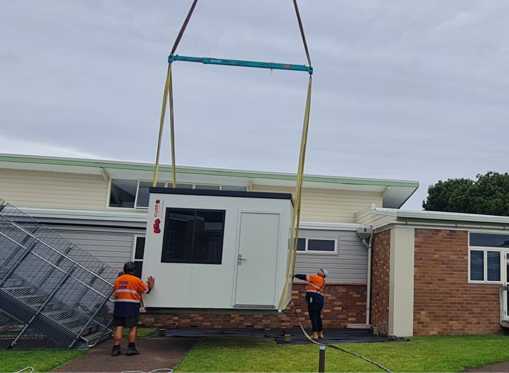 portable cabins installation - lifting by crane
